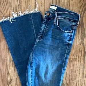 EUC Mother Denim The Weekender Frayed-Hem Flare-Leg Jeans in Groovin Size 27